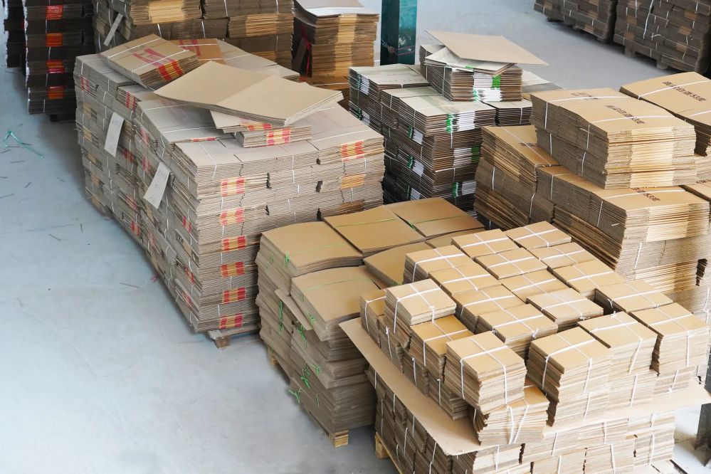 Imballaggio in cartone tagliato