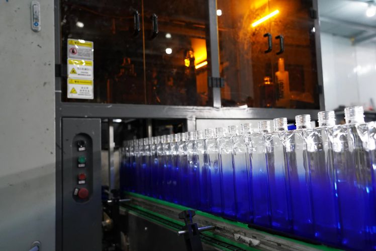 Vernice spray sfumata per bottiglie di vetro